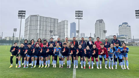  ĐT nữ Việt Nam tập luyện mùng Hai Tết, nhận lì xì từ lãnh đạo VFF